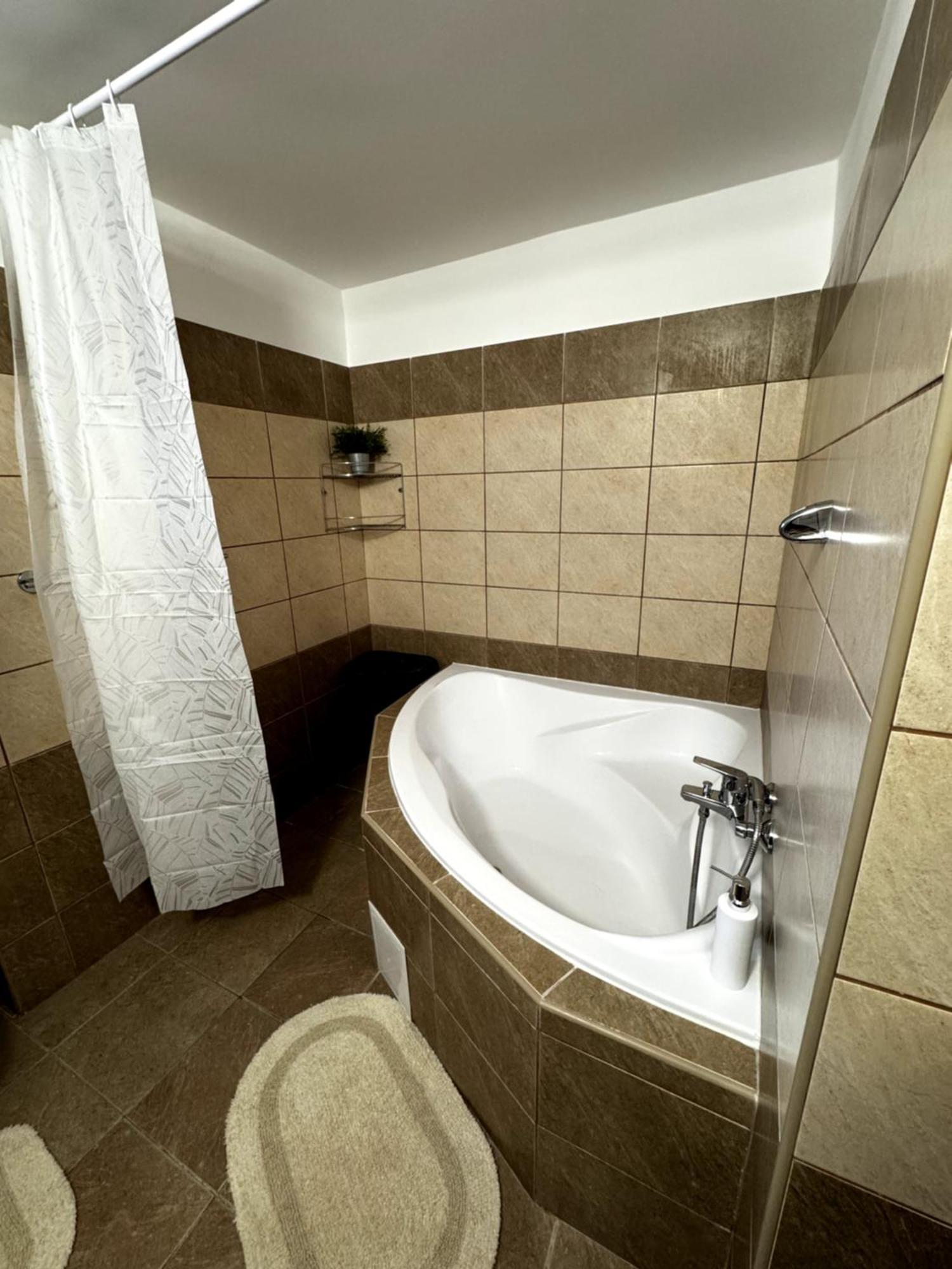 City Apartman Nyíregyháza Buitenkant foto